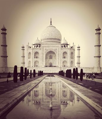 Taj Mahal in Agra by Solveig