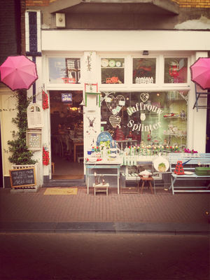 Shopping at Prinsengracht by Justina