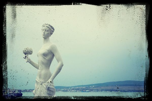 statue lover in Gelendzhik by Diamond23QKiwi