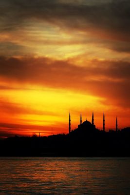 Relaxing at istanbul by Isik Bozkurt