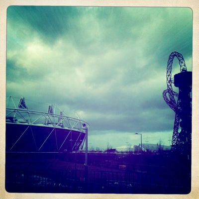 Walking around at London by Superstitiouslb