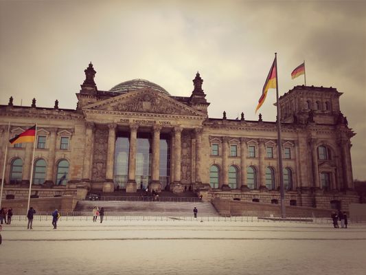 Hanging out at Platz der Republik by Kai