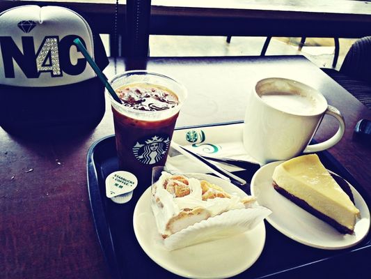 Breakfast at Starbucks河岸門市 by Hisashi Kobayashi