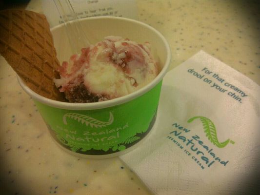 ice cream at KLCC by Suhaimi Draman