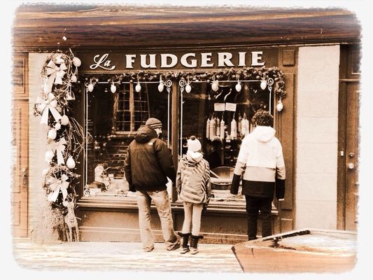 Window shopping in Québec by fOtOmani-k