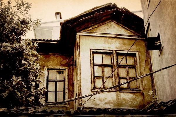 house at Trabzon... by Lazzo