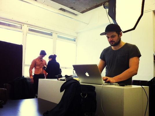 photo shooting at Rotes Rathaus by Sarah Weinknecht