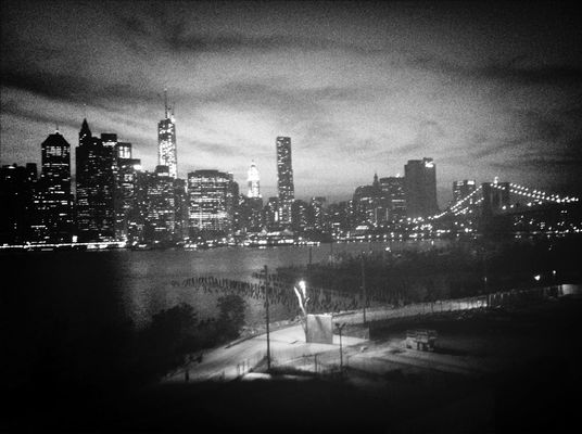 Skyline at Brooklyn Heights Promenade by phetothebe