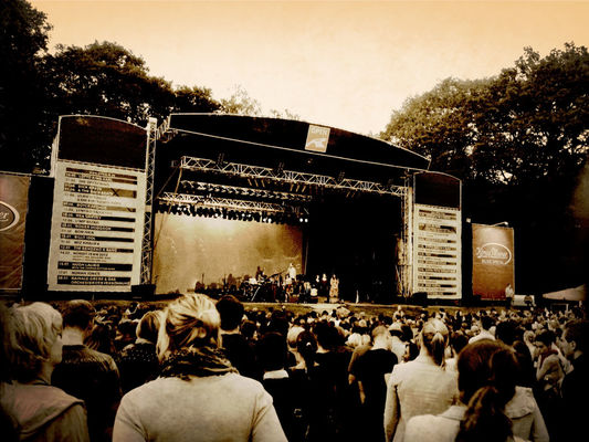 feist at Stadtpark Open Air by Heike 