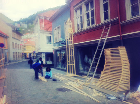 wood art in Bergen by Kaptein Rødskjegg