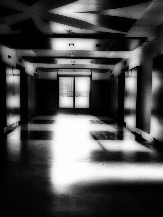 blackandwhite in Dubai by Delawer