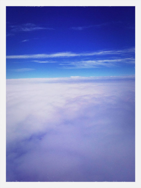 sky at 藤が丘地区センター by Pong Wasutha