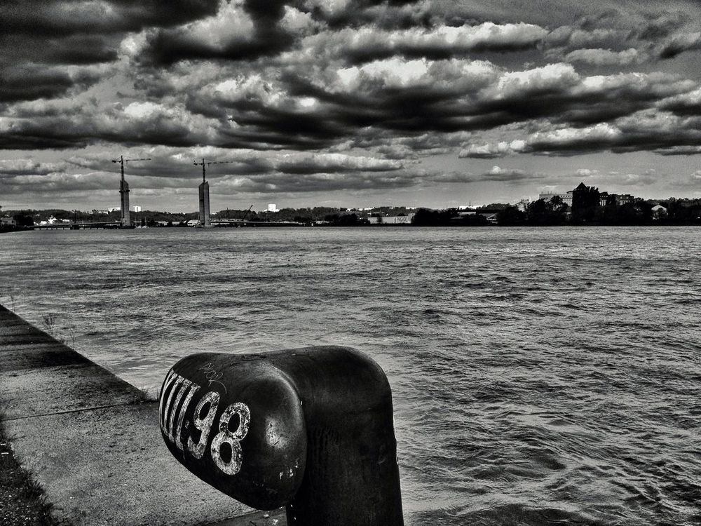 blackandwhite in Bordeaux by abmee