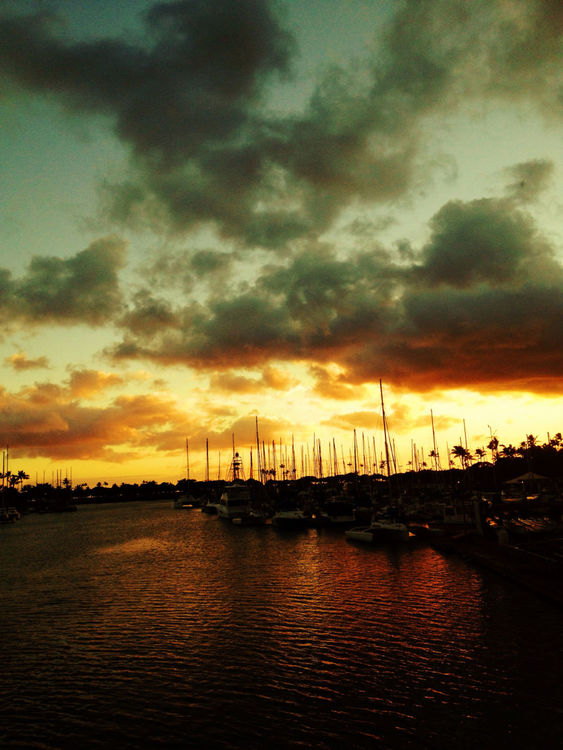 sunset in Honolulu by Moddie