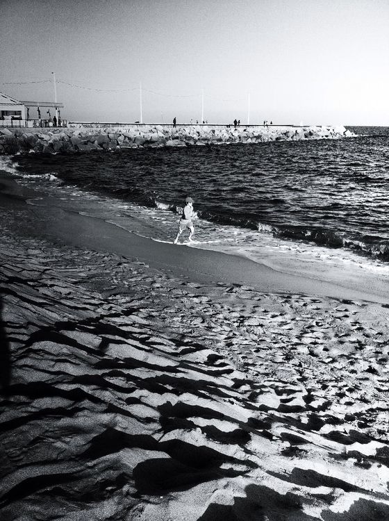 blackandwhite at Platja de la Mar Bella by mabadca