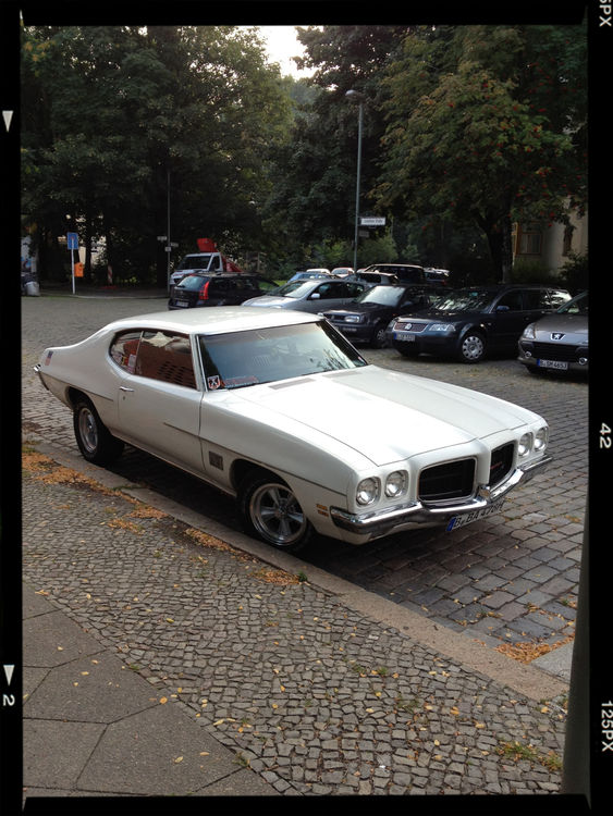 Walking around at Friedrichshain by Tagträumer