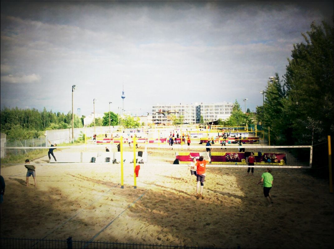 People watching at Park Am Nordbahnhof by gibsy