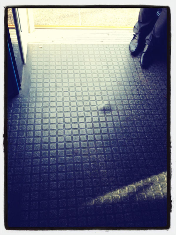 streetphotography in London by drowned in caffeine