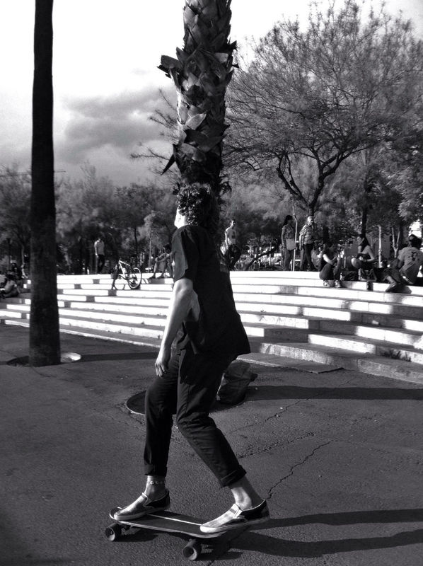 streetphotography in Barcelona by Andrés De León