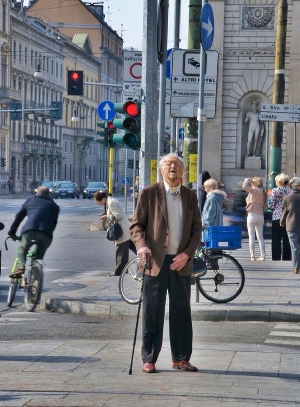 streetphotography in Milano by Giovanna