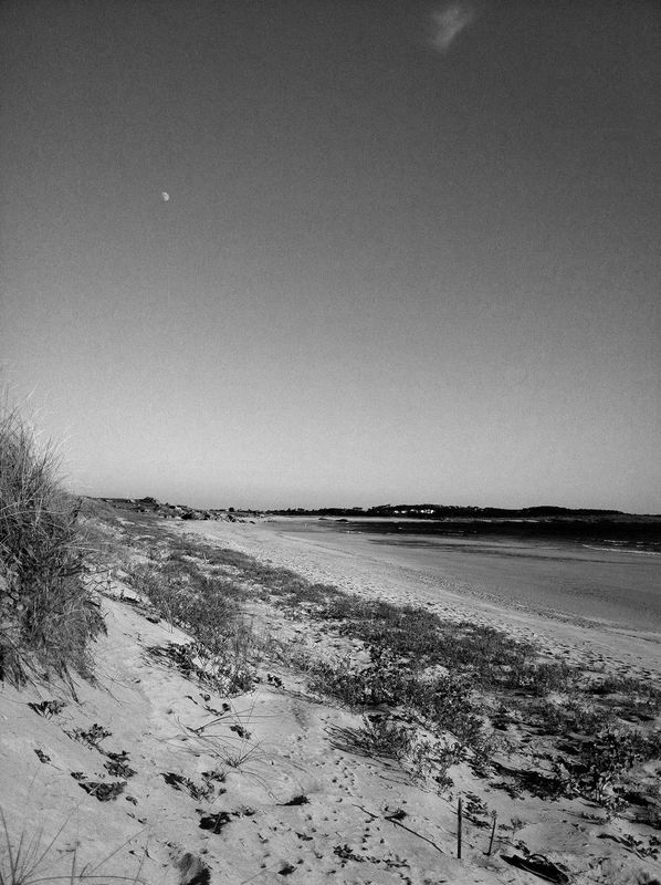 Relaxing at Praia do Vilar by Jacobo
