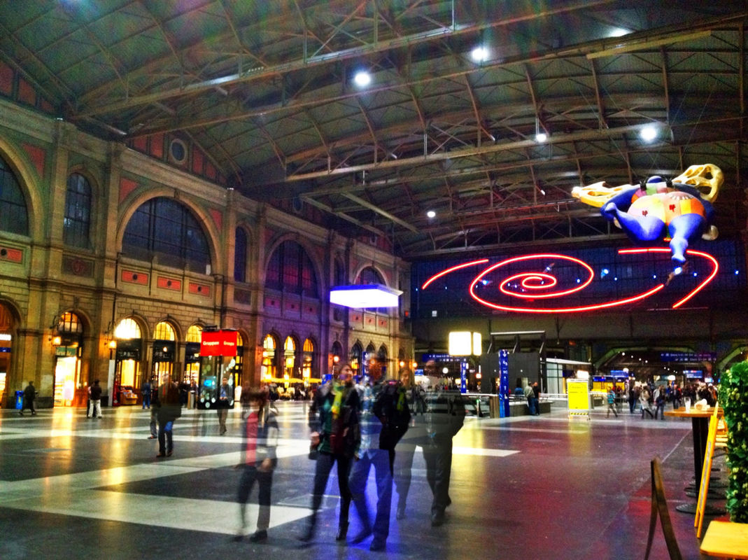 train station at Zürich Hauptbahnhof by Adrian Senn