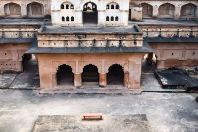 Beautiful view of orchha palace fort, raja mahal and chaturbhuj temple from jahangir mahal, orchha