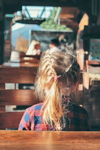 Portrait of woman sitting in cafe