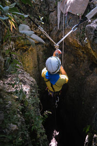 Ascending. the technique of riding with one rope in a vertical cave search