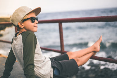 Portrait of man wearing sunglasses against sea