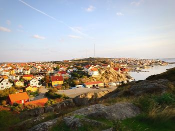 Town by sea against sky