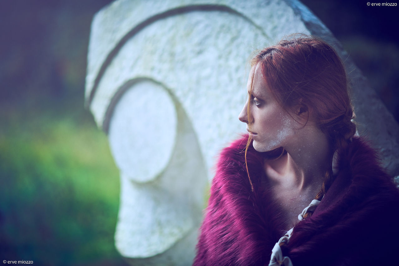 one person, adult, women, portrait, person, looking, young adult, clothing, emotion, contemplation, human face, nature, female, headshot, hairstyle, lifestyles, outdoors, romance, focus on foreground, portrait photography, human eye, casual clothing, looking away, smiling, fashion