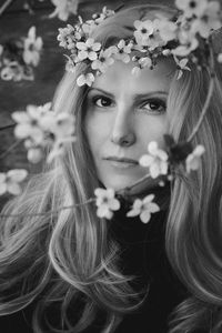 Portrait of young woman and flower 