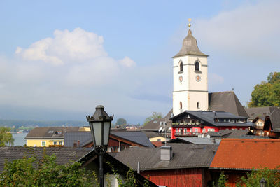 Travel to sankt-wolfgang, austria. the view on the houses with flowers in the mountains town.