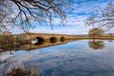 Arch bridge against sky