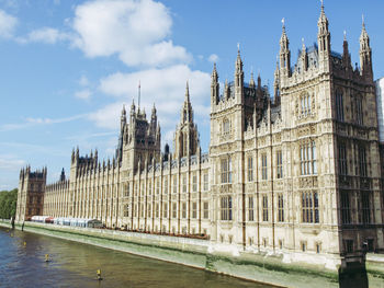 Panoramic view of buildings and river against sky in city