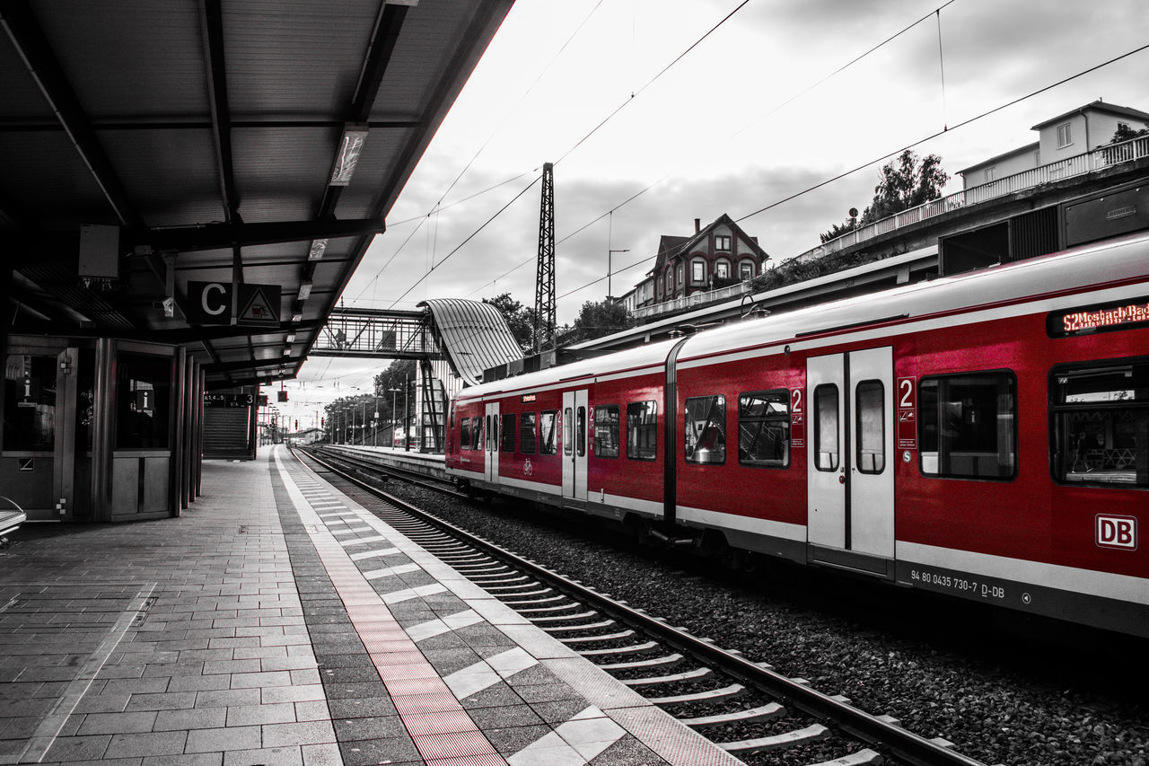 RAILROAD STATION PLATFORM AGAINST SKY