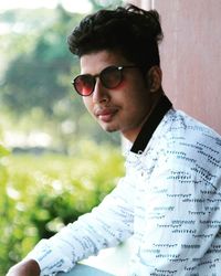 Portrait of young man wearing sunglasses