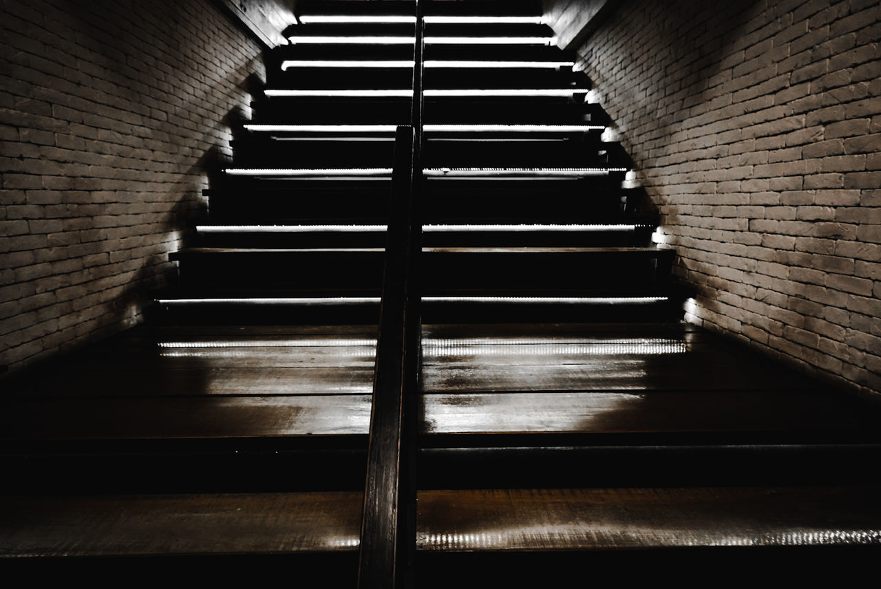 LOW ANGLE VIEW OF STAIRCASE OF BUILDING