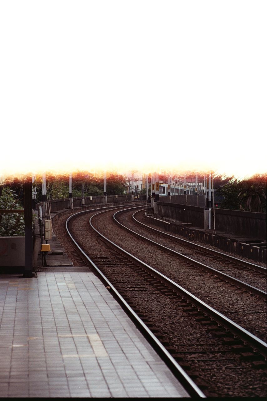 RAILROAD TRACKS IN CITY AGAINST SKY