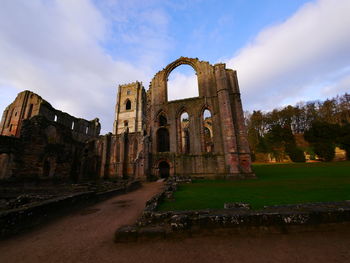 Old ruin building against cloudy sky