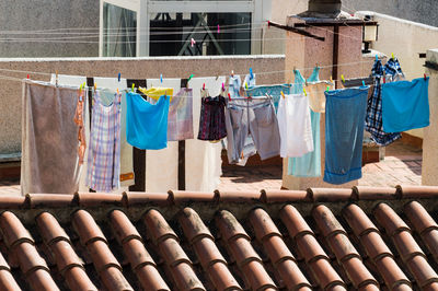 Clothes drying on roof against building