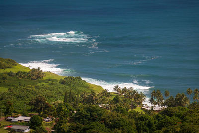 Pacific ocean near wailua along road to hana on the hawaiian island of maui, usa