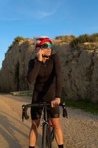 Cyclist makes a stop to make a phone call during a journey