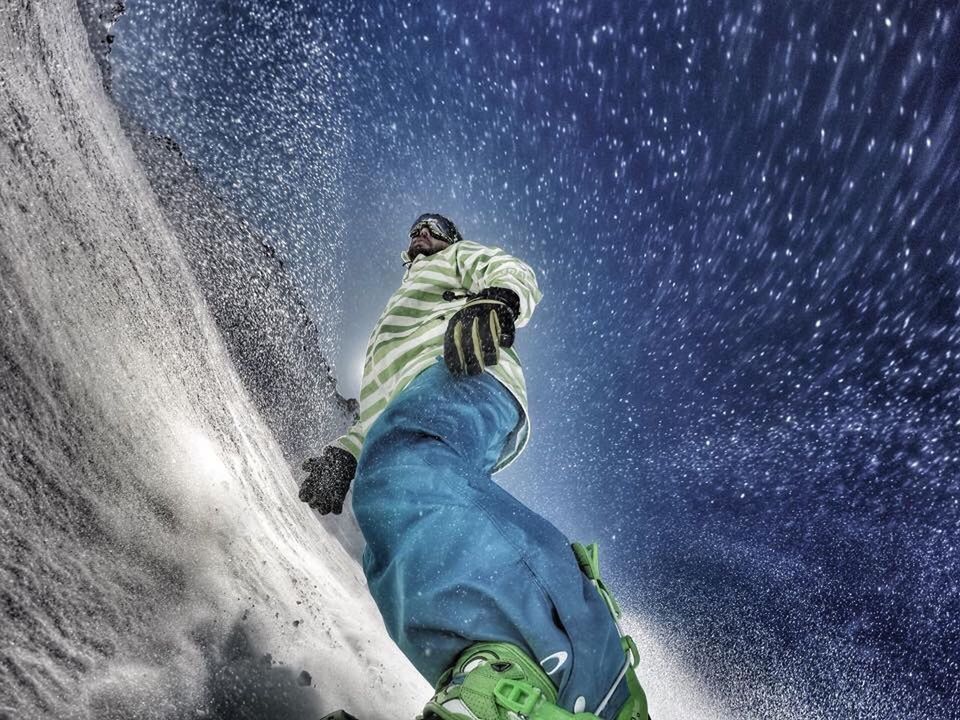 LOW ANGLE VIEW OF WOMAN STATUE AGAINST SKY AT NIGHT