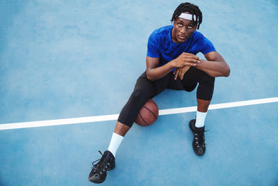 Portrait of the black man with the basketball