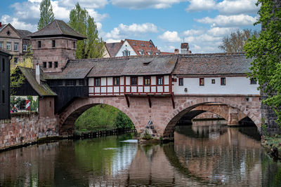 Arch bridge over river in city