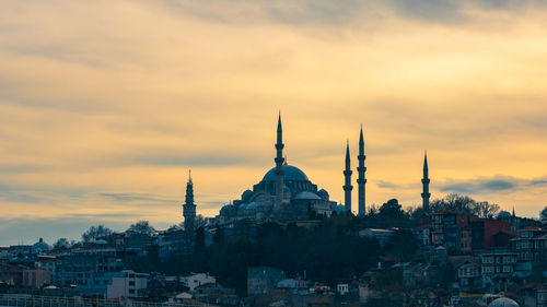 Suleymaniye mosque at sunset in istanbul