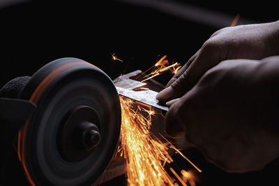  a knife he makes using a grinder to make a smoother knife that keeps it sharp.