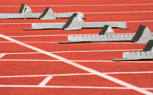 Track starting block in row on playing field